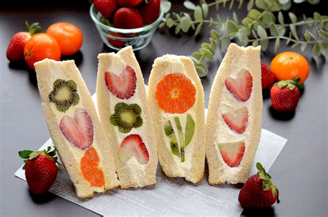Fruit sando - Strawberry sando assembly. Spread 1/6 of the whipped cream on one side of each piece of bread. On one piece of bread, place 3 strawberries face down in a diagonal line from one corner to another. Place 4 smaller strawberries around the line. Repeat with other piece of bread.